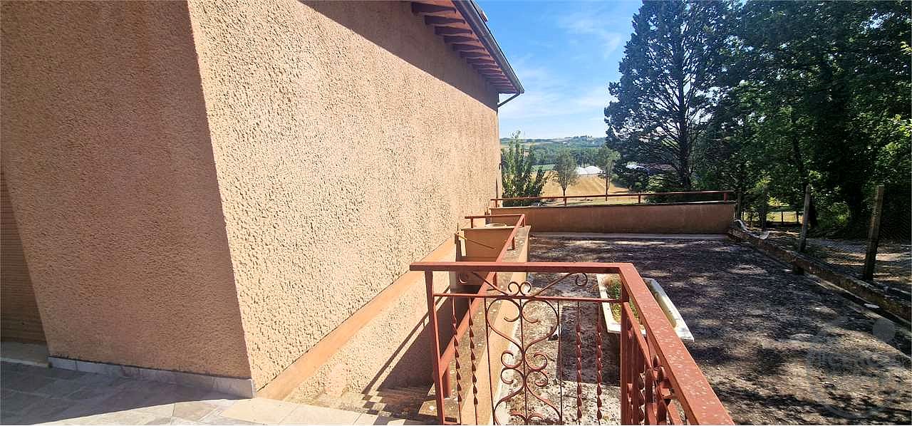 SAN VENANZO - CIVITELLA DEI CONTI: CASA SINGOLA CON TERRENO