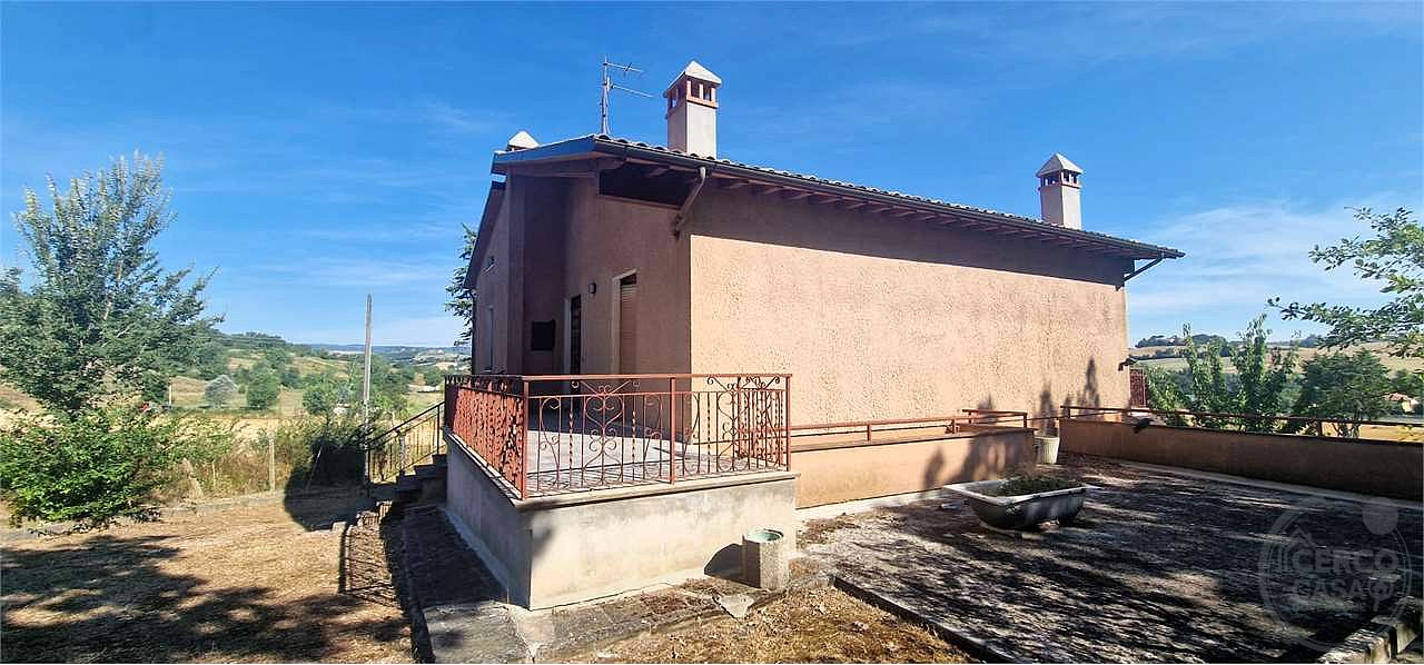 SAN VENANZO - CIVITELLA DEI CONTI: CASA SINGOLA CON TERRENO