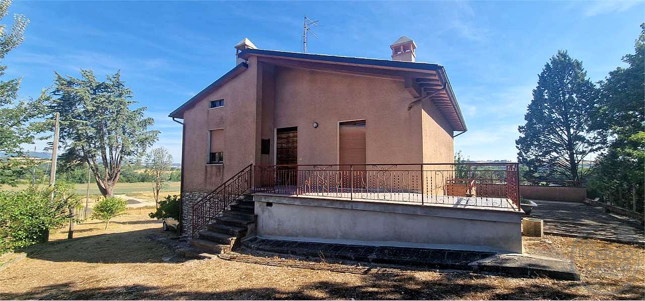 SAN VENANZO - CIVITELLA DEI CONTI: CASA SINGOLA CON TERRENO