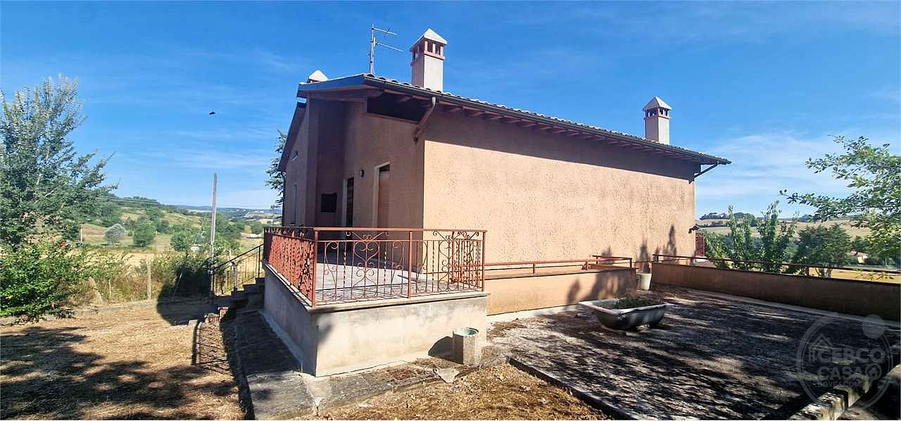 SAN VENANZO - CIVITELLA DEI CONTI: CASA SINGOLA CON TERRENO