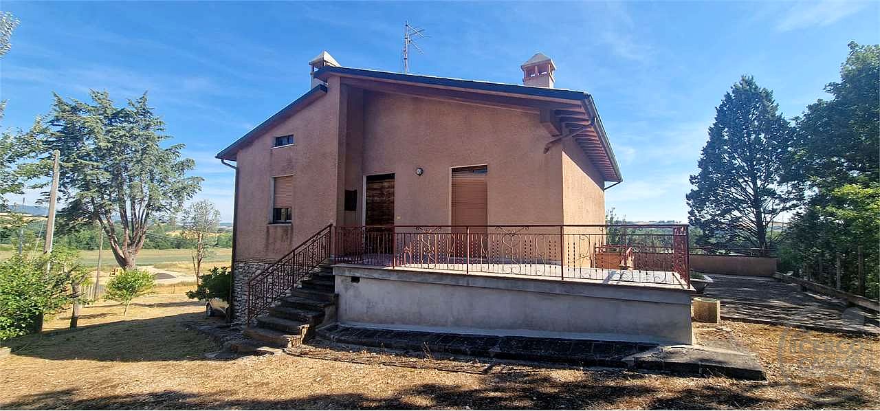SAN VENANZO - CIVITELLA DEI CONTI: CASA SINGOLA CON TERRENO