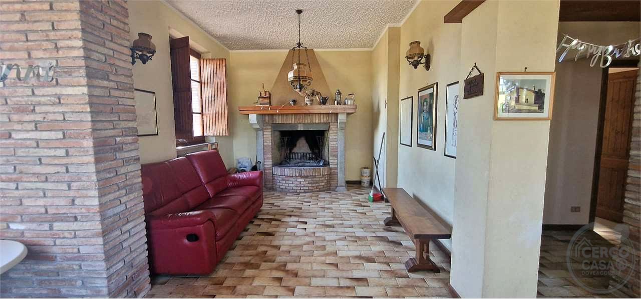 SAN VENANZO - CIVITELLA DEI CONTI: CASA SINGOLA CON TERRENO