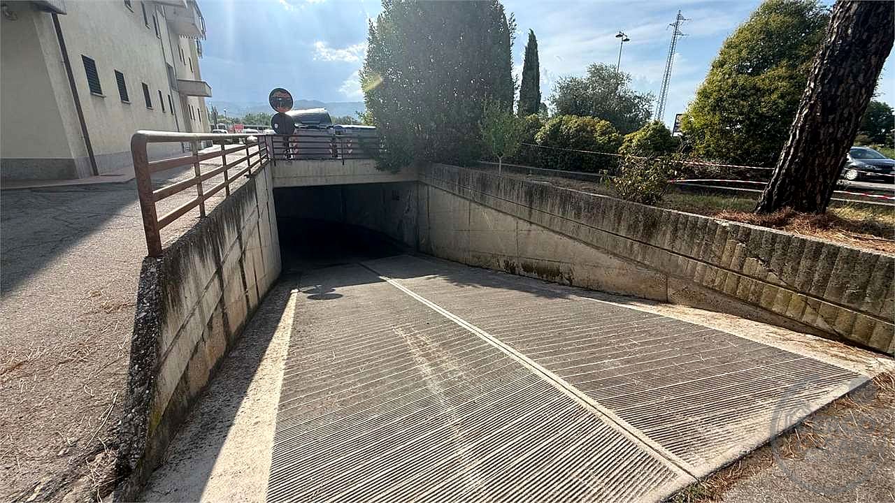 TODI - PONTERIO - LOCALE COMMERCIALE AL PIANO TERRA