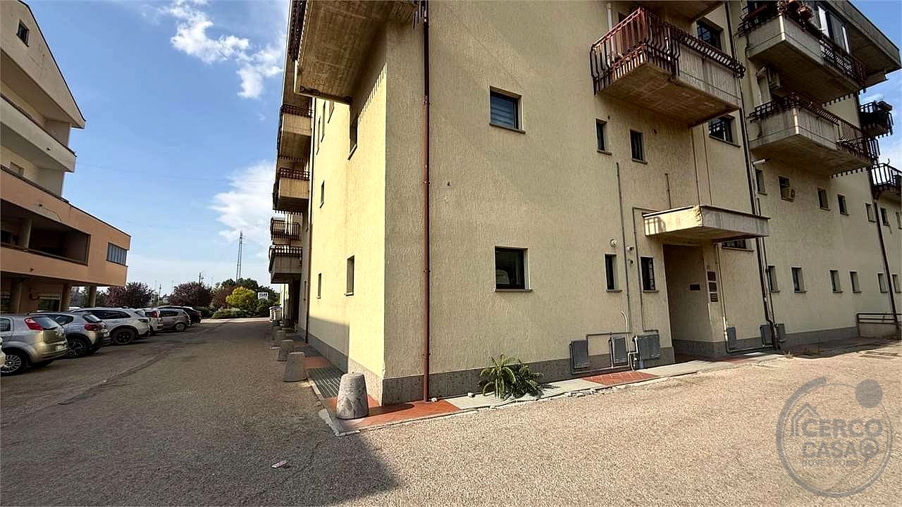 TODI - PONTERIO - LOCALE COMMERCIALE AL PIANO TERRA