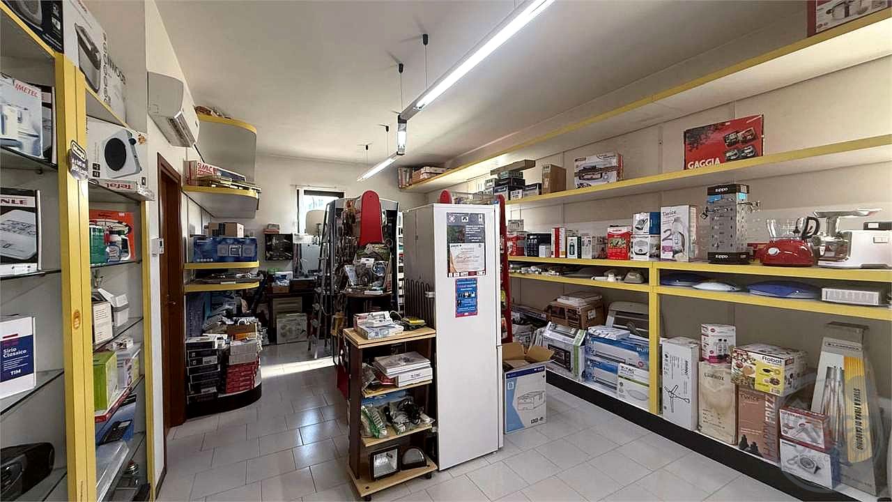 TODI - PONTERIO - LOCALE COMMERCIALE AL PIANO TERRA
