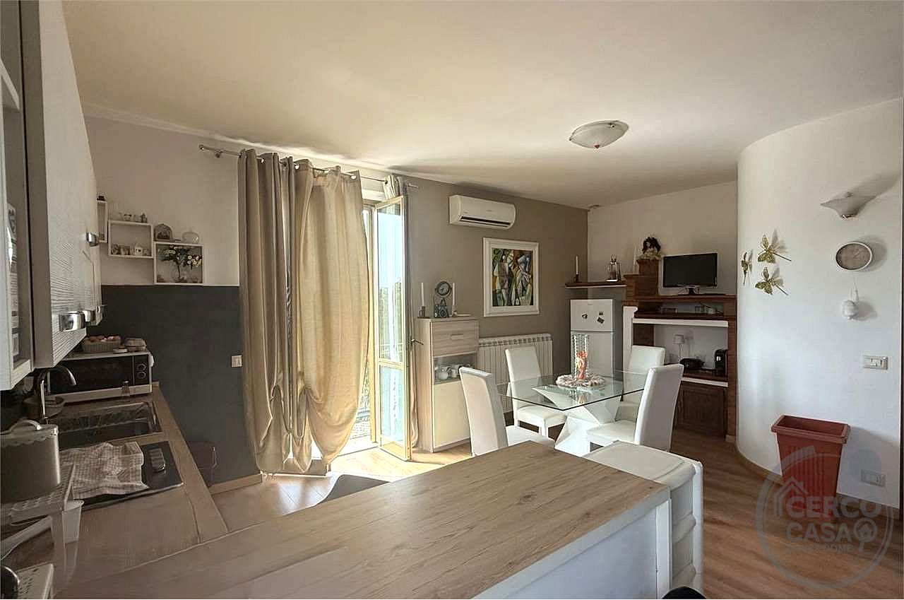 TODI - PANTALLA - CASA SINGOLA CON GIARDINO