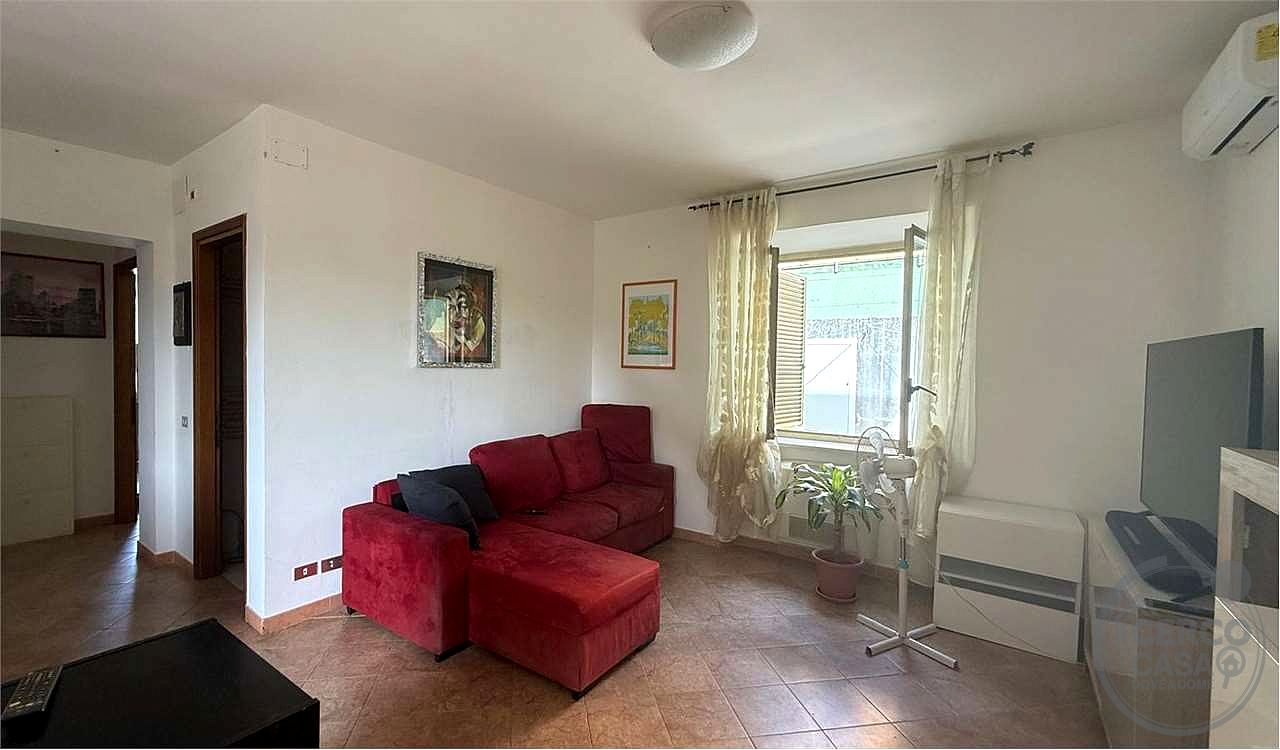 TODI - PANTALLA - CASA SINGOLA CON GIARDINO