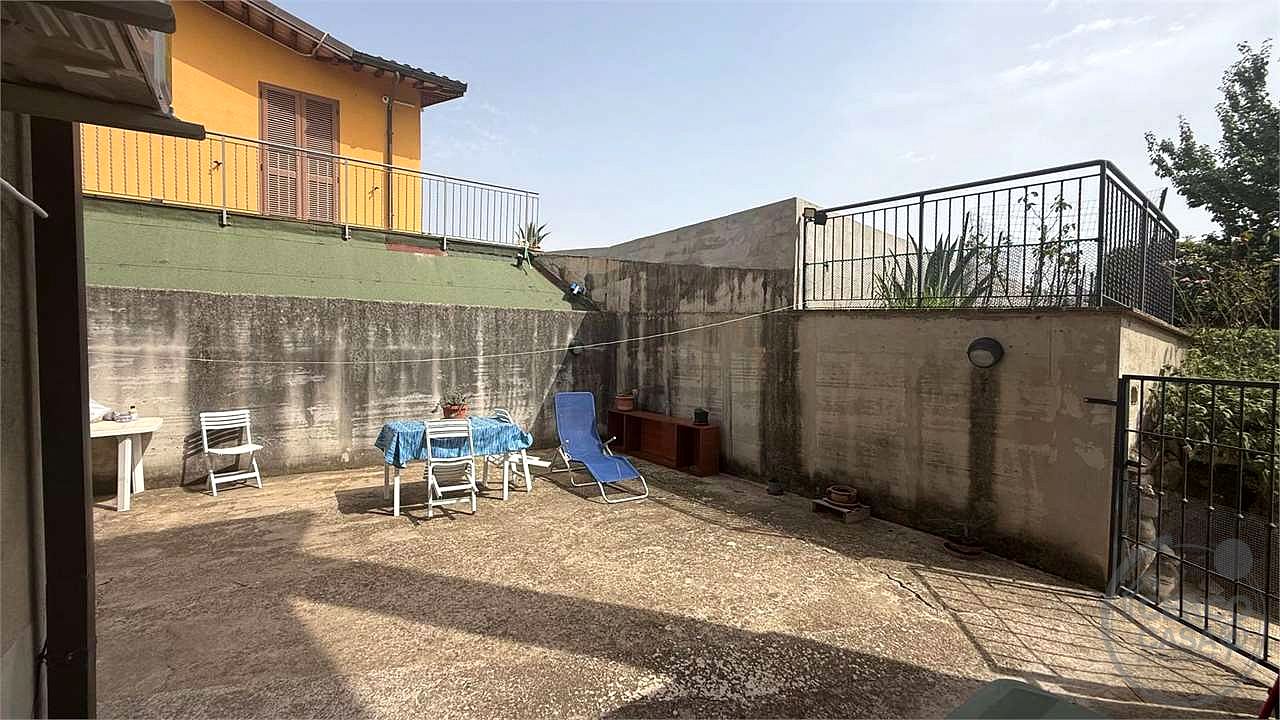 TODI - PANTALLA - CASA SINGOLA CON GIARDINO