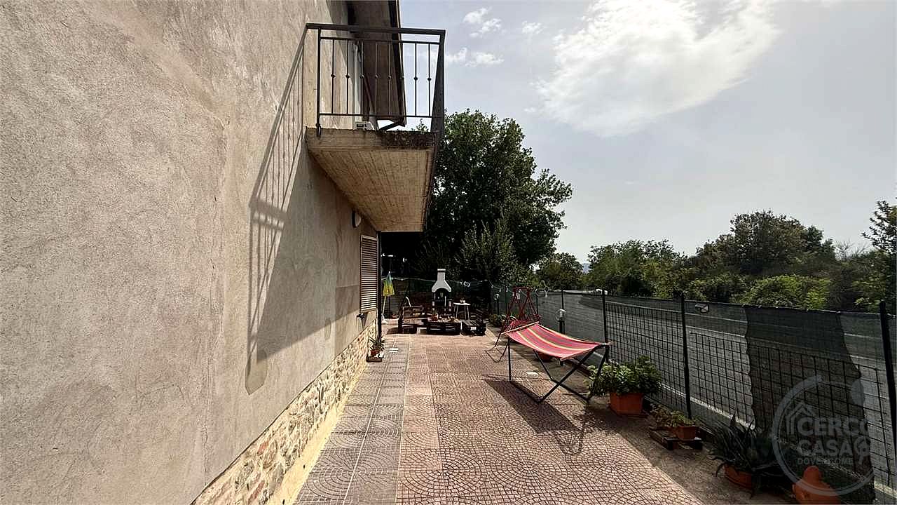 TODI - PANTALLA - CASA SINGOLA CON GIARDINO