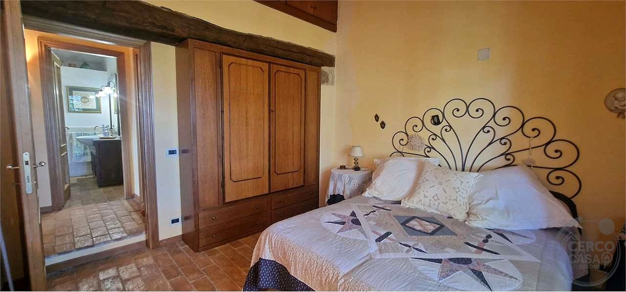 GUALDO CATTANEO - POZZO - CASALE IN PIETRA CON GIARDINO