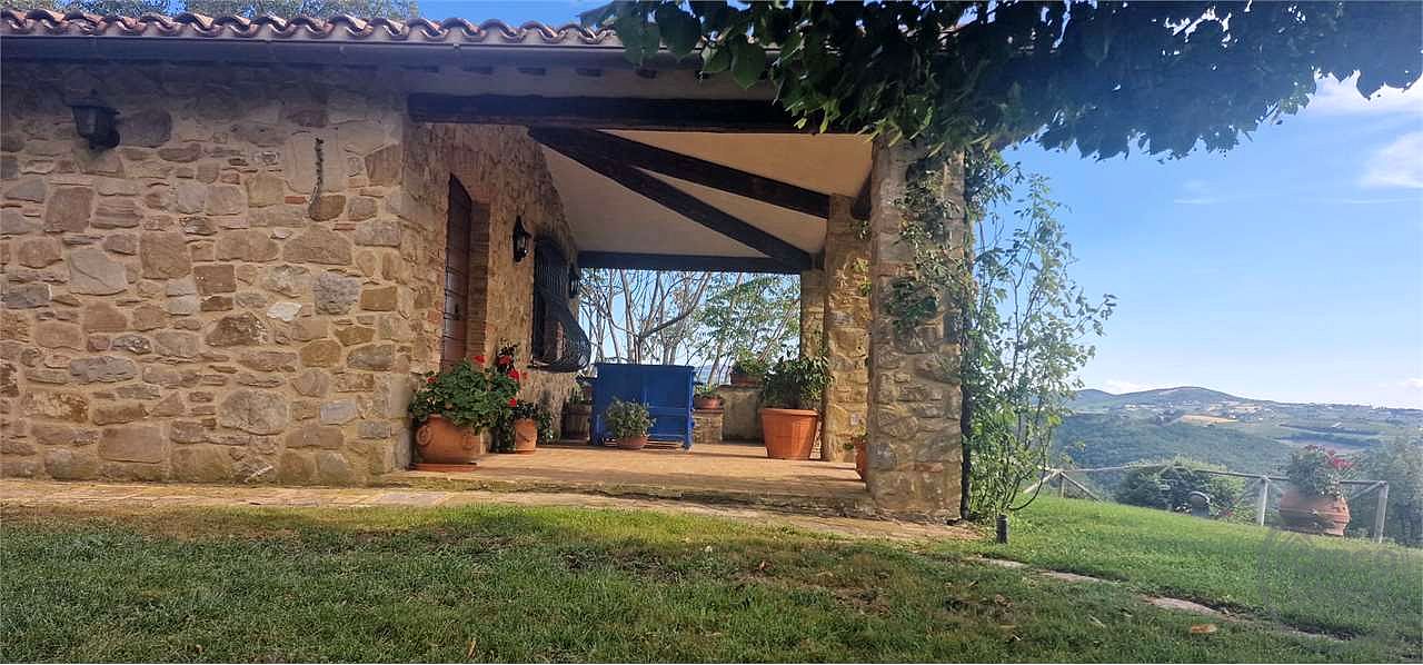 GUALDO CATTANEO - POZZO - CASALE IN PIETRA CON GIARDINO