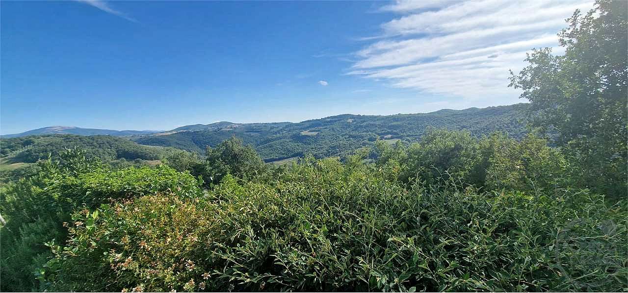 GUALDO CATTANEO - POZZO - CASALE IN PIETRA CON GIARDINO