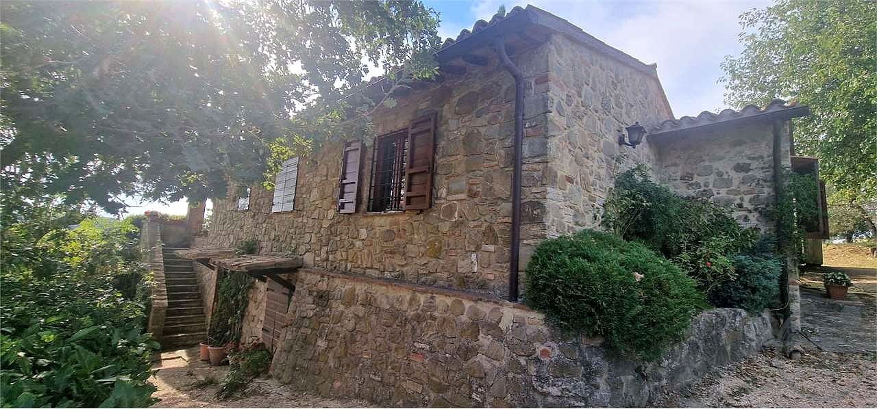 GUALDO CATTANEO - POZZO - CASALE IN PIETRA CON GIARDINO