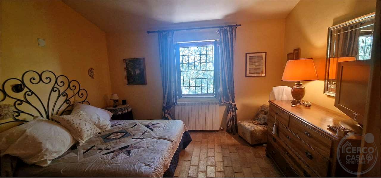 GUALDO CATTANEO - POZZO - CASALE IN PIETRA CON GIARDINO