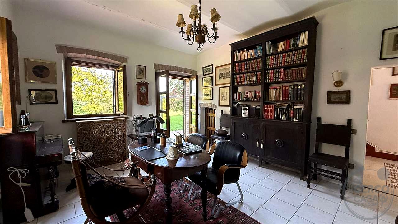 TODI - VILLA CON DEPENDANCE E GIARDINO ESCLUSIVO
