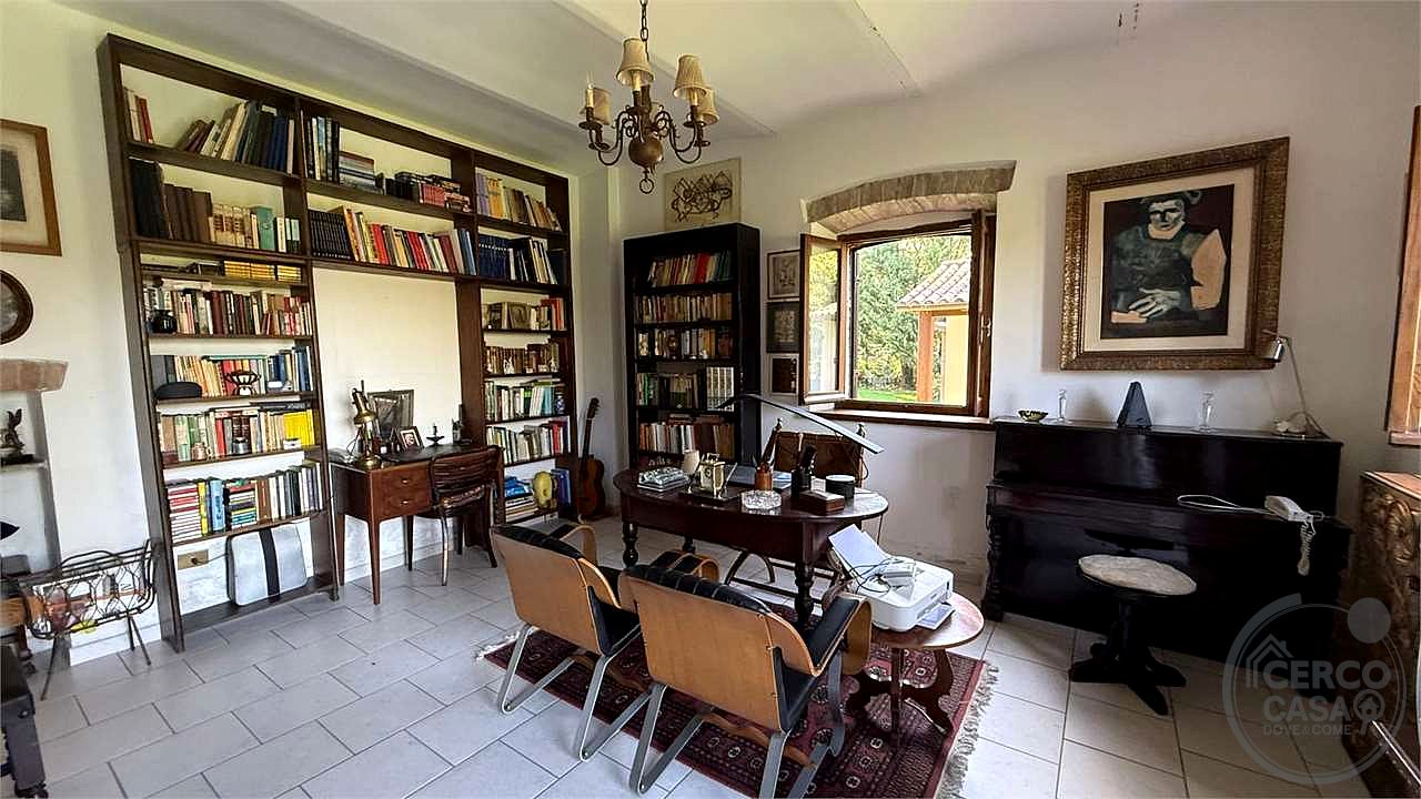 TODI - VILLA CON DEPENDANCE E GIARDINO ESCLUSIVO