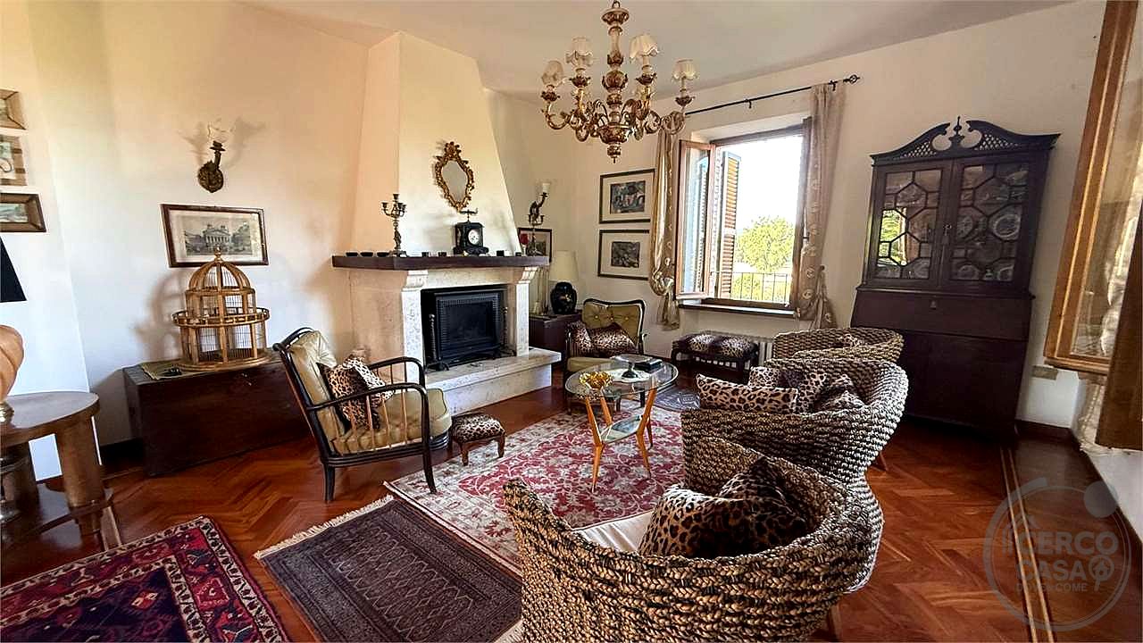 TODI - VILLA CON DEPENDANCE E GIARDINO ESCLUSIVO