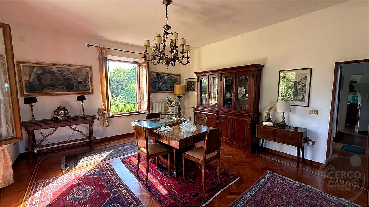 TODI - VILLA CON DEPENDANCE E GIARDINO ESCLUSIVO