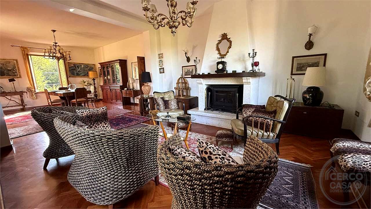 TODI - VILLA CON DEPENDANCE E GIARDINO ESCLUSIVO