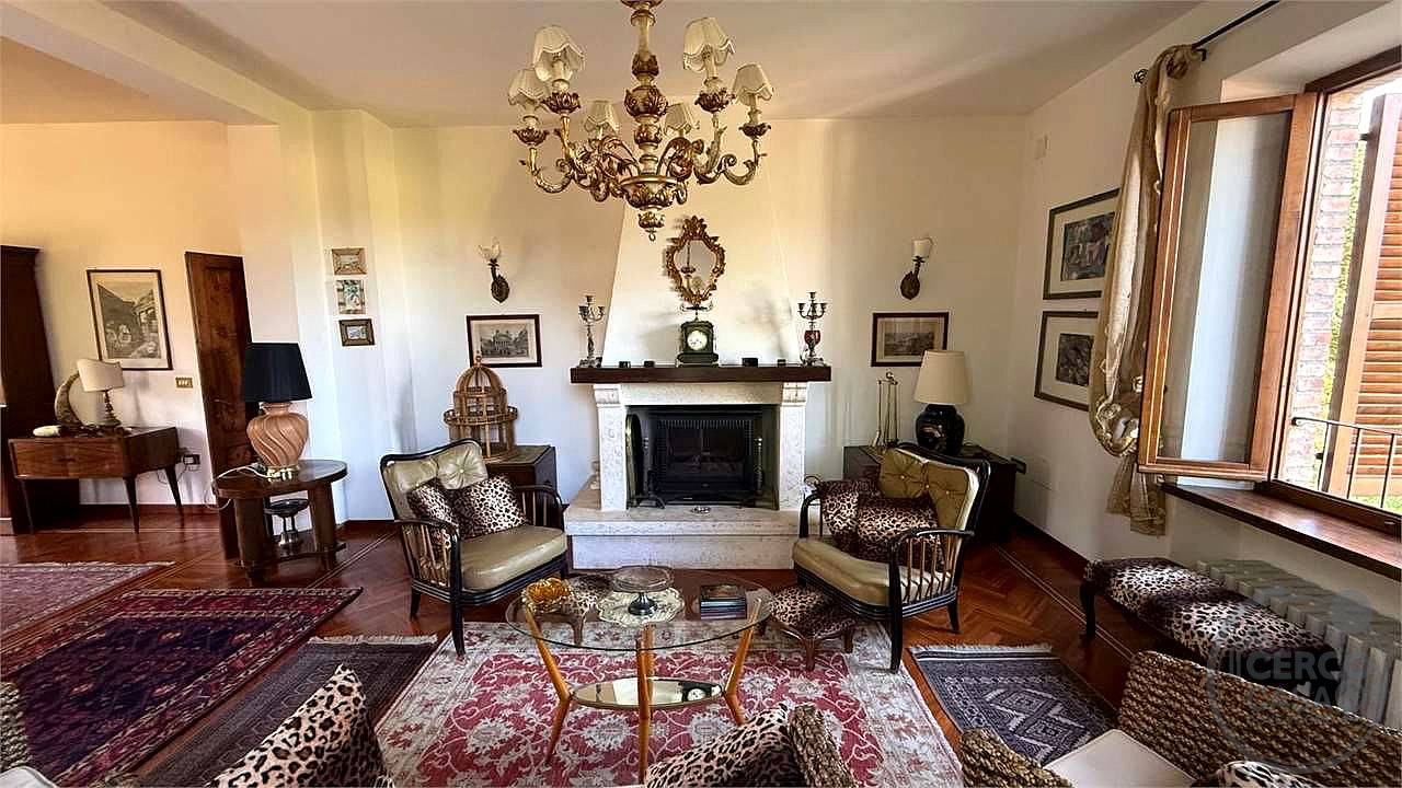 TODI - VILLA CON DEPENDANCE E GIARDINO ESCLUSIVO