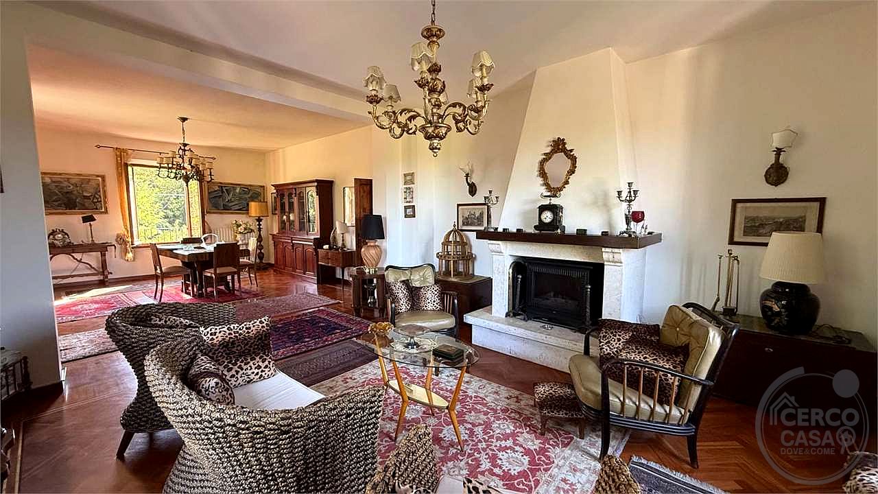 TODI - VILLA CON DEPENDANCE E GIARDINO ESCLUSIVO