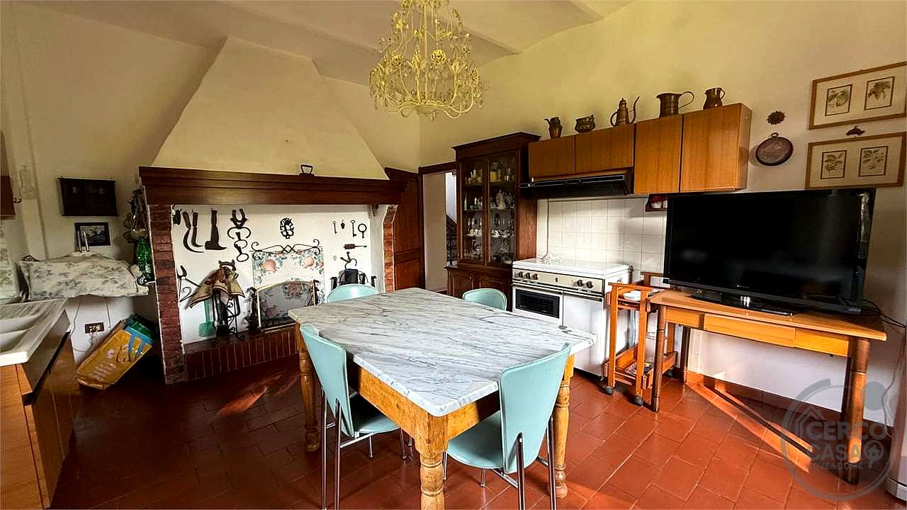 TODI - VILLA CON DEPENDANCE E GIARDINO ESCLUSIVO