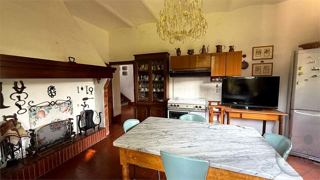 TODI - VILLA CON DEPENDANCE E GIARDINO ESCLUSIVO
