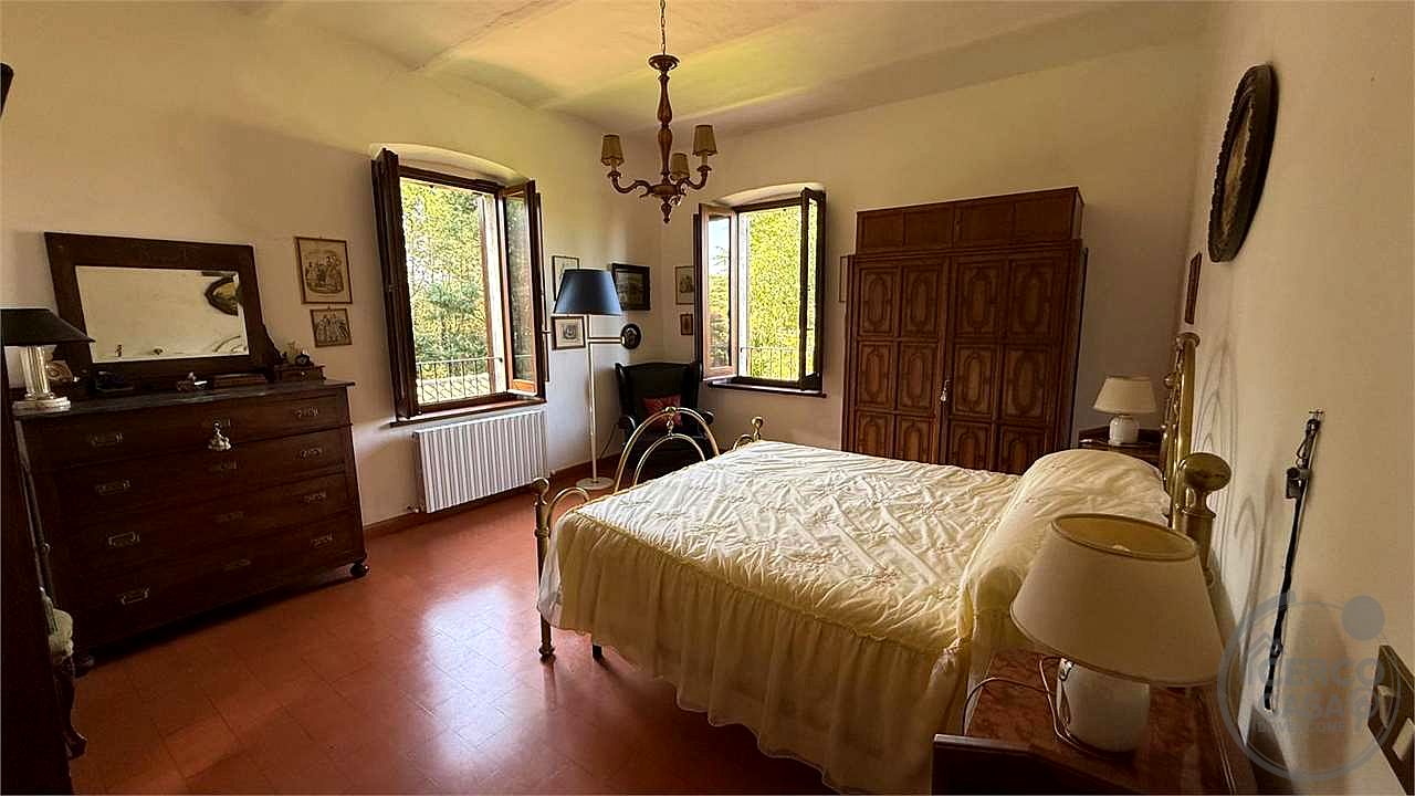 TODI - VILLA CON DEPENDANCE E GIARDINO ESCLUSIVO