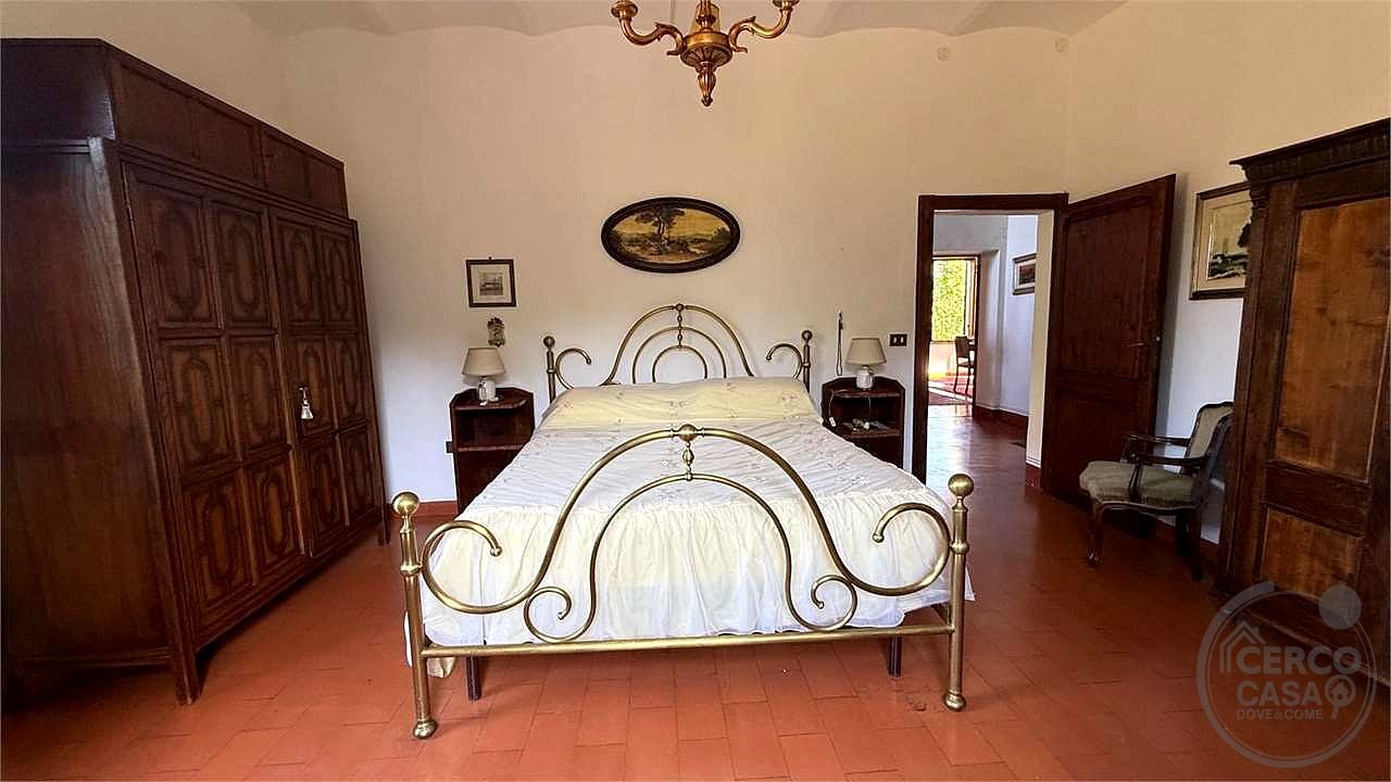 TODI - VILLA CON DEPENDANCE E GIARDINO ESCLUSIVO