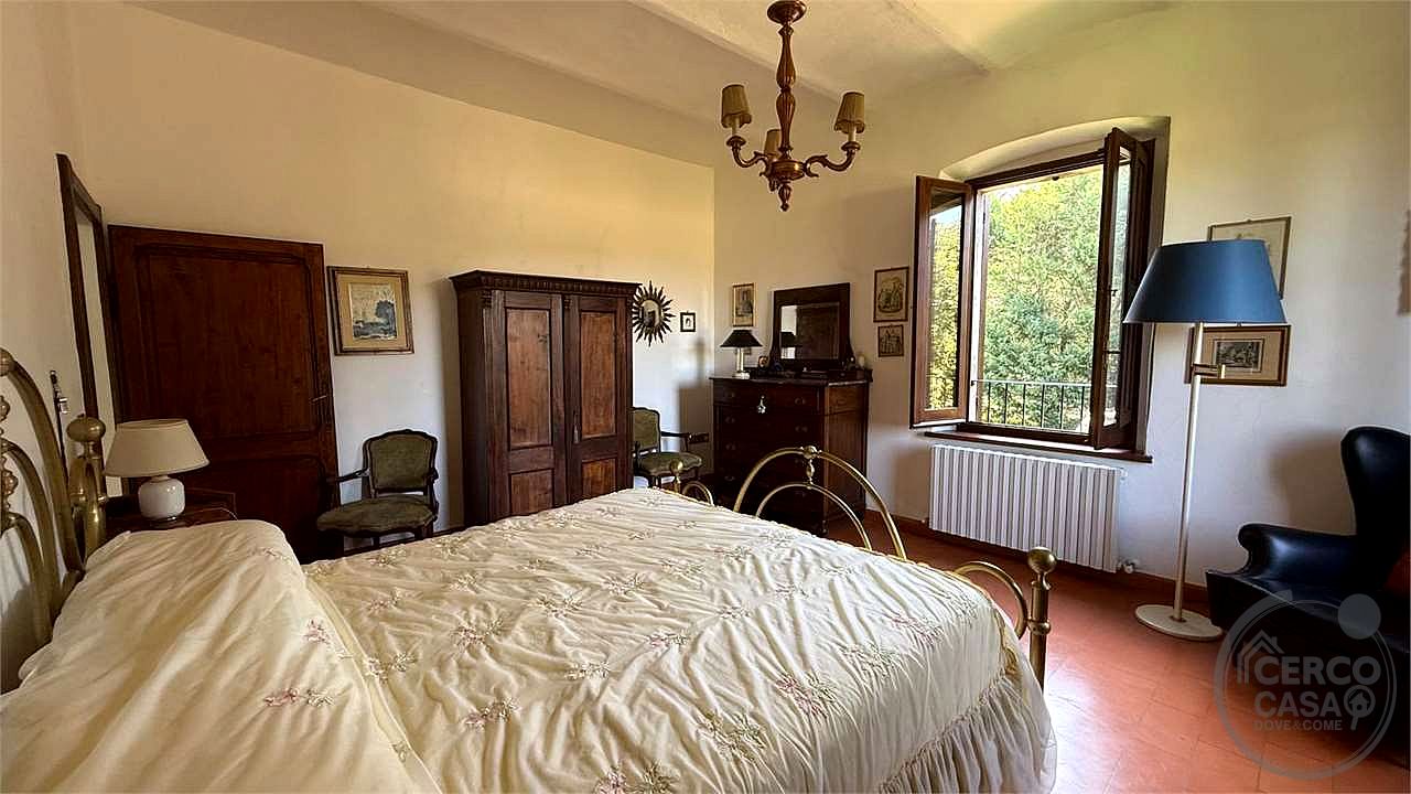 TODI - VILLA CON DEPENDANCE E GIARDINO ESCLUSIVO