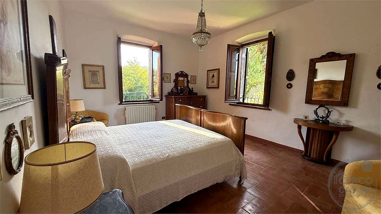 TODI - VILLA CON DEPENDANCE E GIARDINO ESCLUSIVO