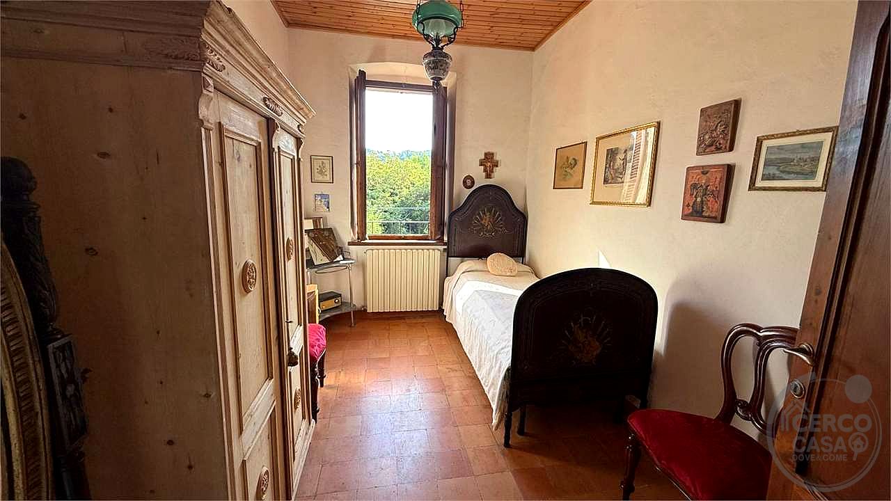 TODI - VILLA CON DEPENDANCE E GIARDINO ESCLUSIVO
