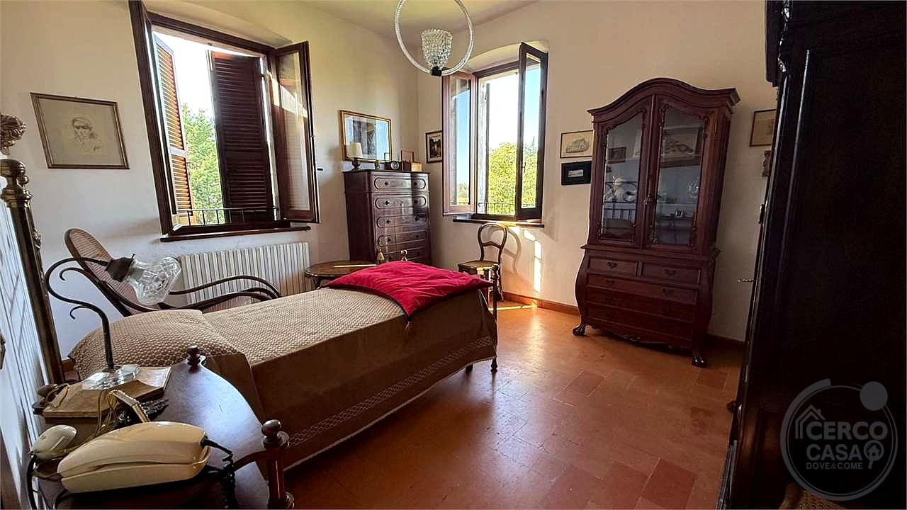 TODI - VILLA CON DEPENDANCE E GIARDINO ESCLUSIVO