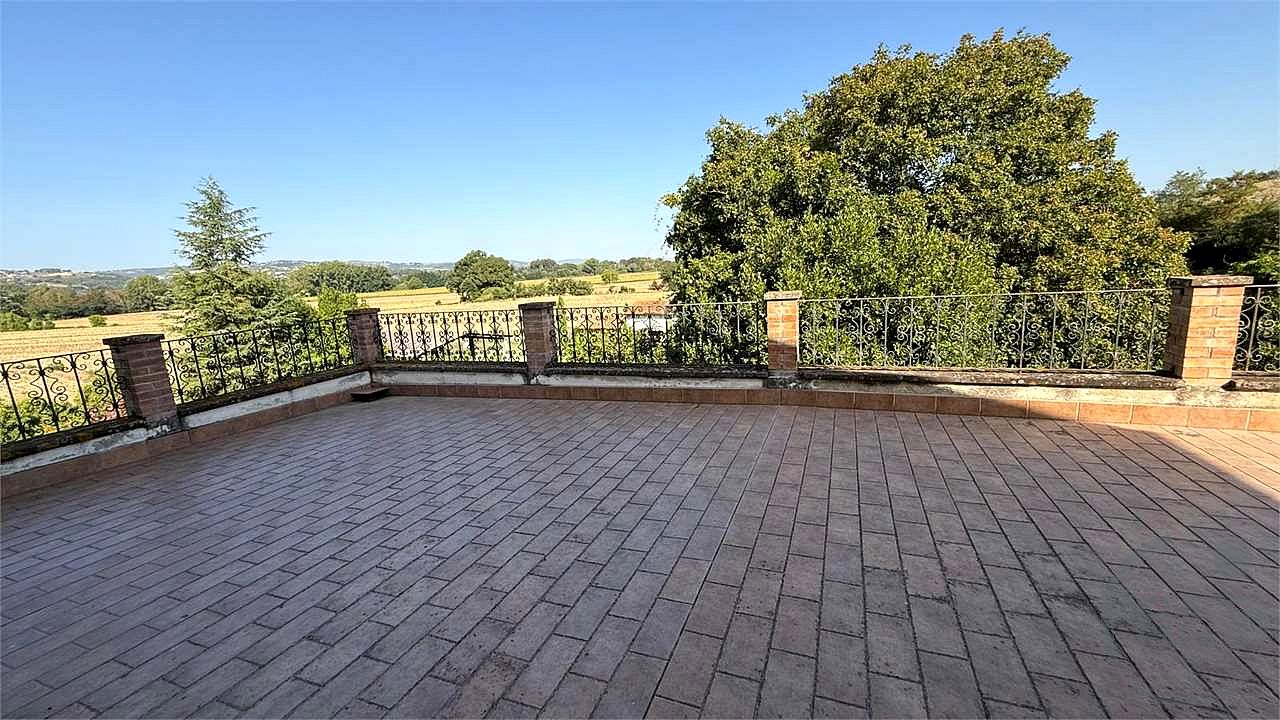 TODI - VILLA CON DEPENDANCE E GIARDINO ESCLUSIVO