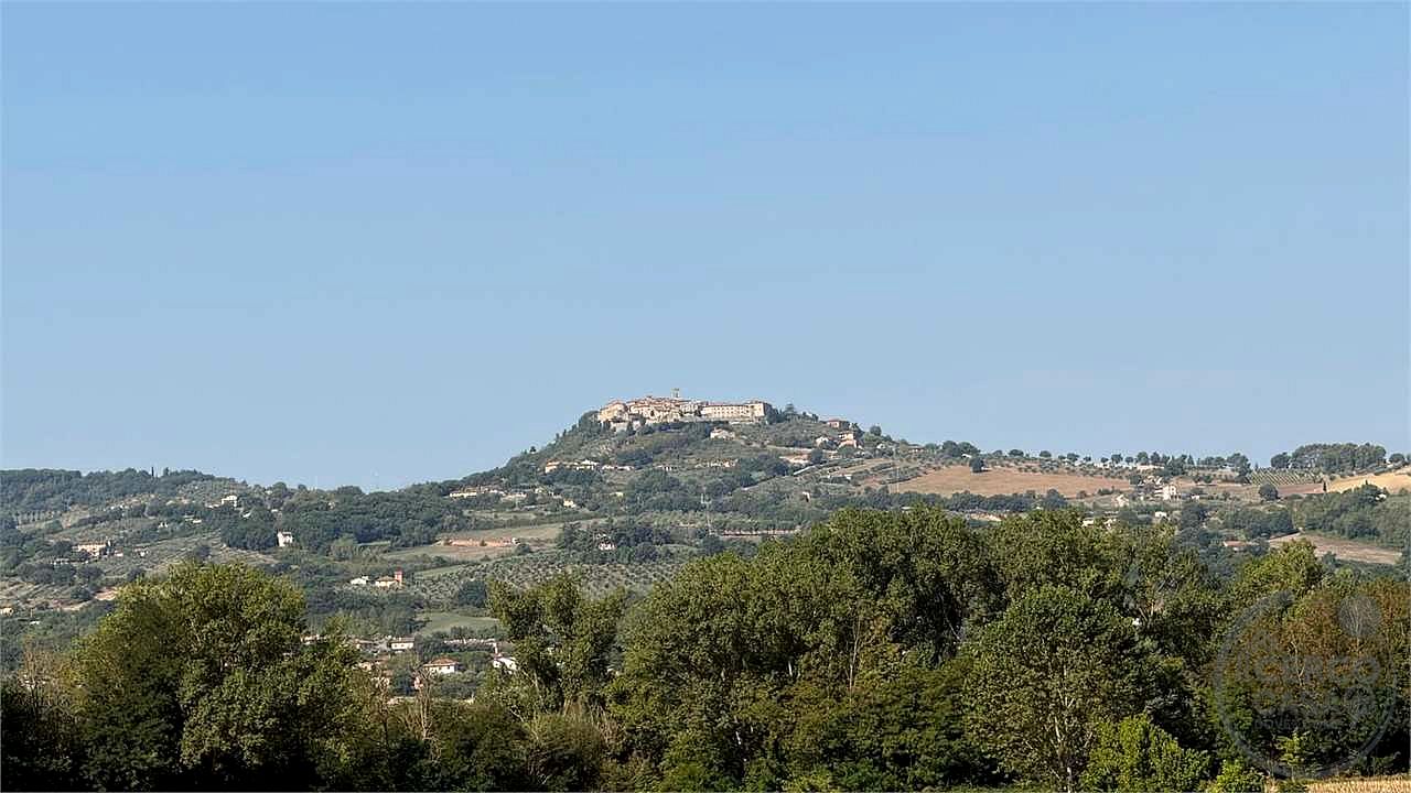 TODI - VILLA CON DEPENDANCE E GIARDINO ESCLUSIVO