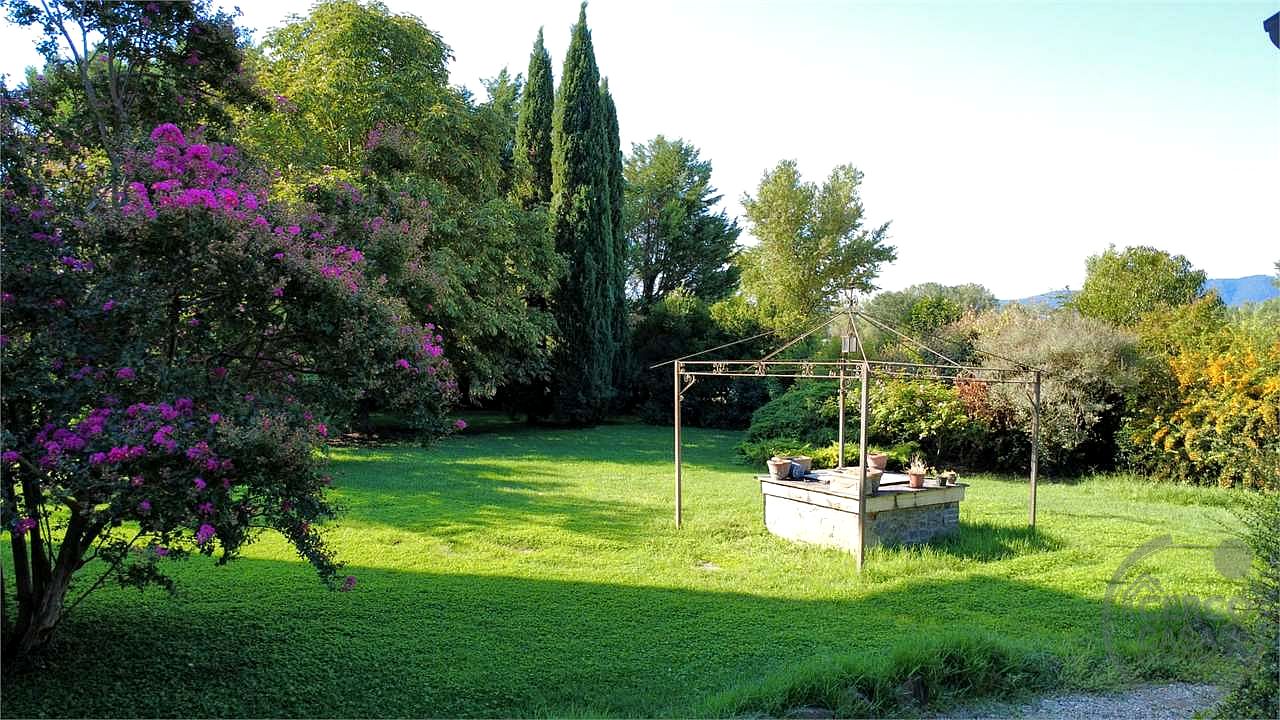 TODI - VILLA CON DEPENDANCE E GIARDINO ESCLUSIVO