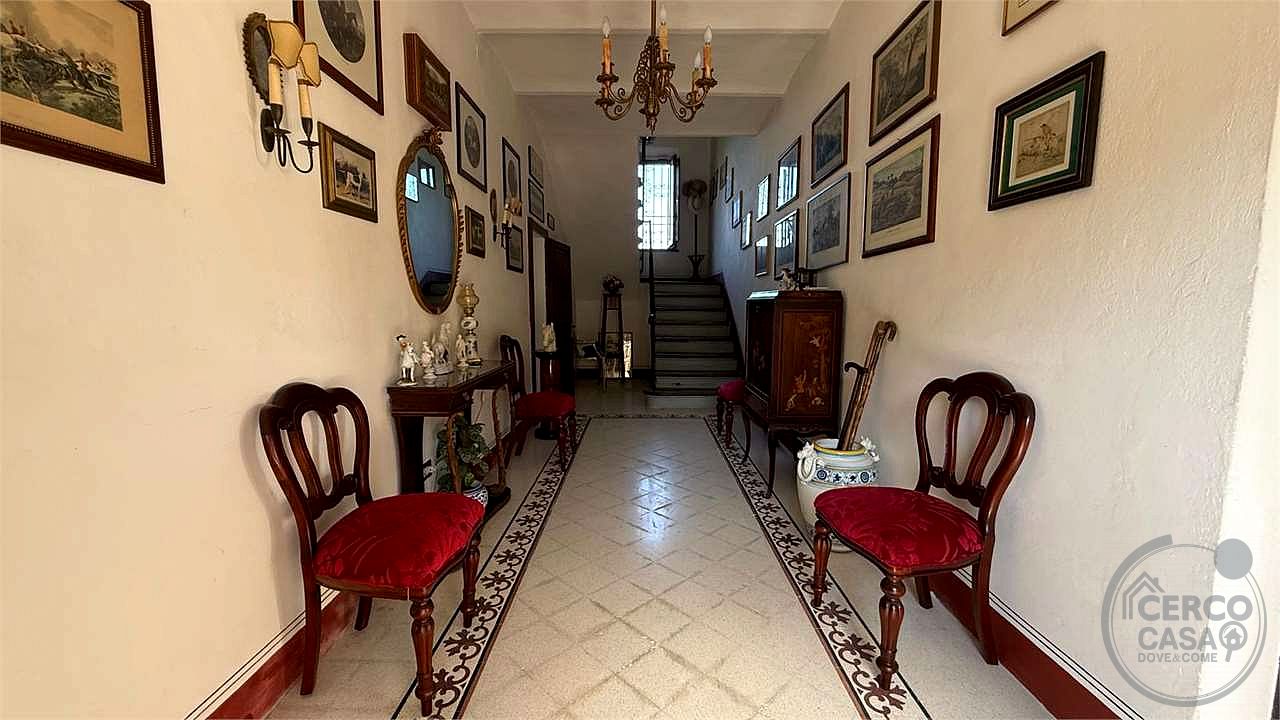 TODI - VILLA CON DEPENDANCE E GIARDINO ESCLUSIVO
