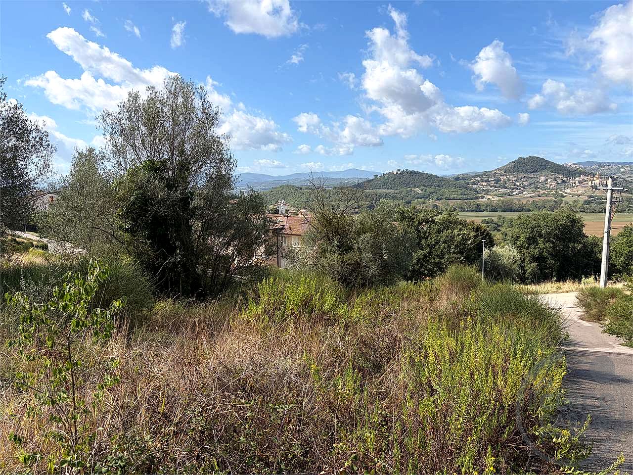 CORCIANO - SAN MARIANO - TERRENO EDIFICABILE