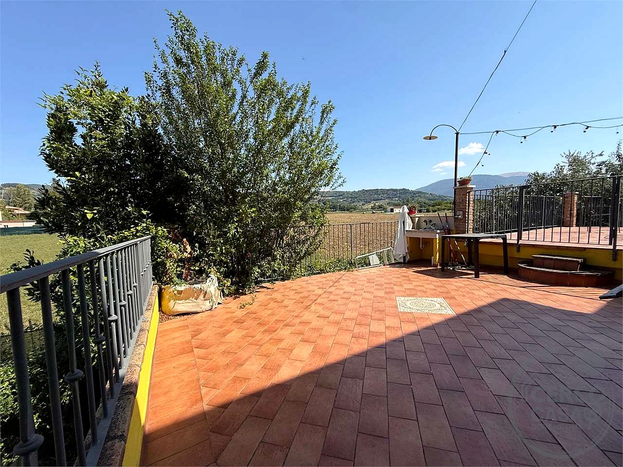 ASSISI - TORDIBETTO - APPARTAMENTO AL PIANO TERRA RIALZATO CON CORTE ESCLUSIVA