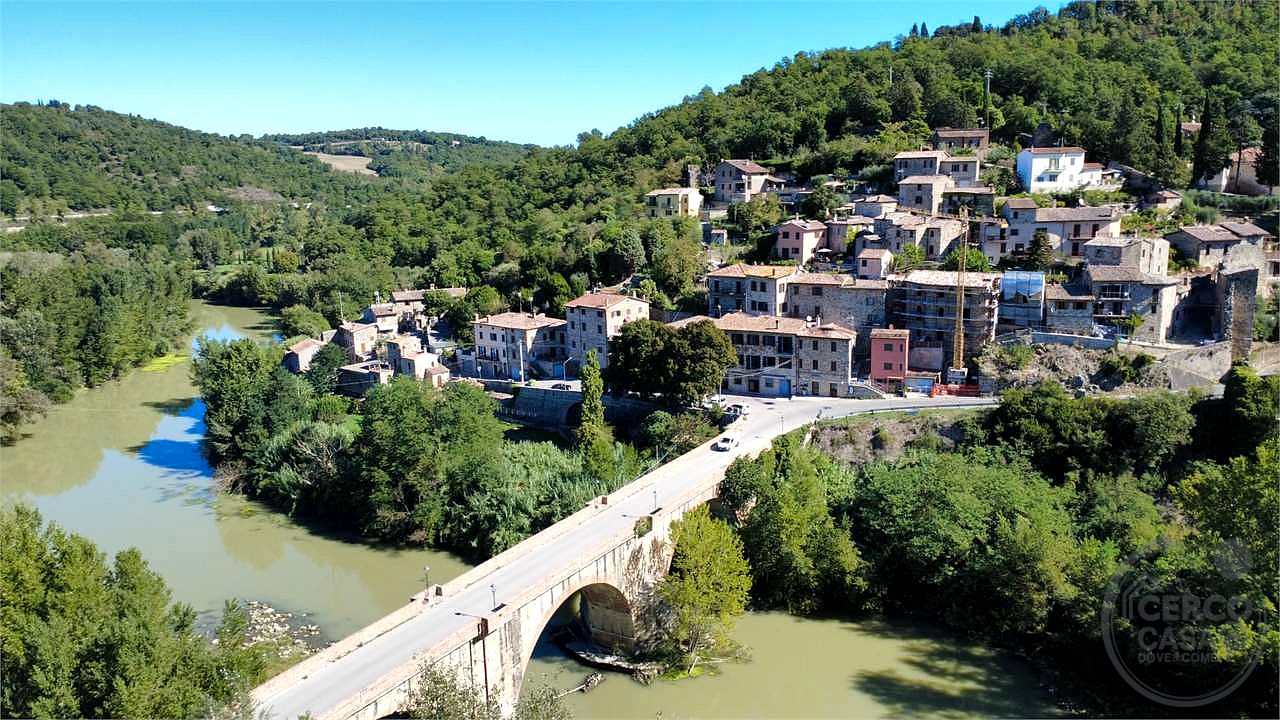TODI - PONTECUTI - AMPIO CIELOTERRA CON GIARDINO PRIVATO