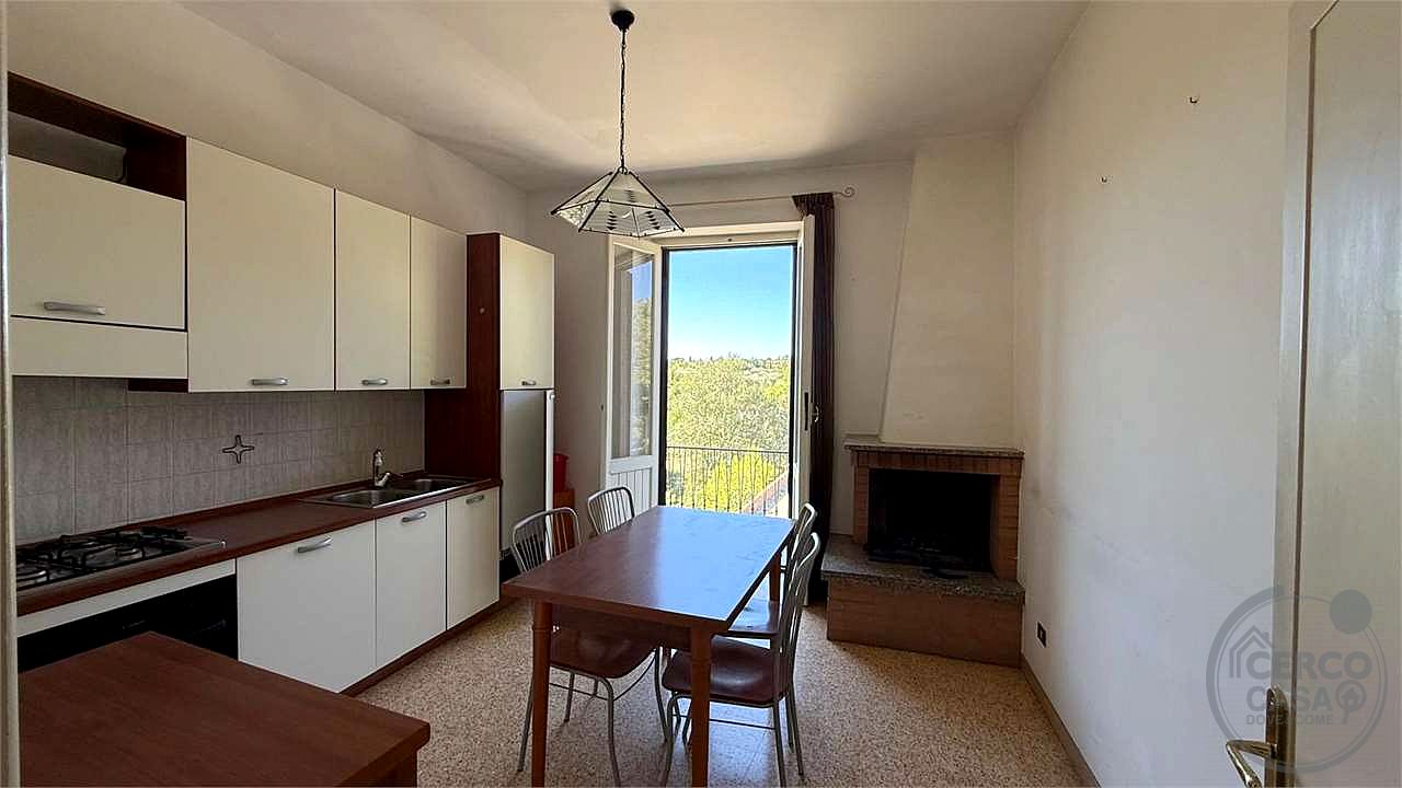 TODI - PONTECUTI - AMPIO CIELOTERRA CON GIARDINO PRIVATO