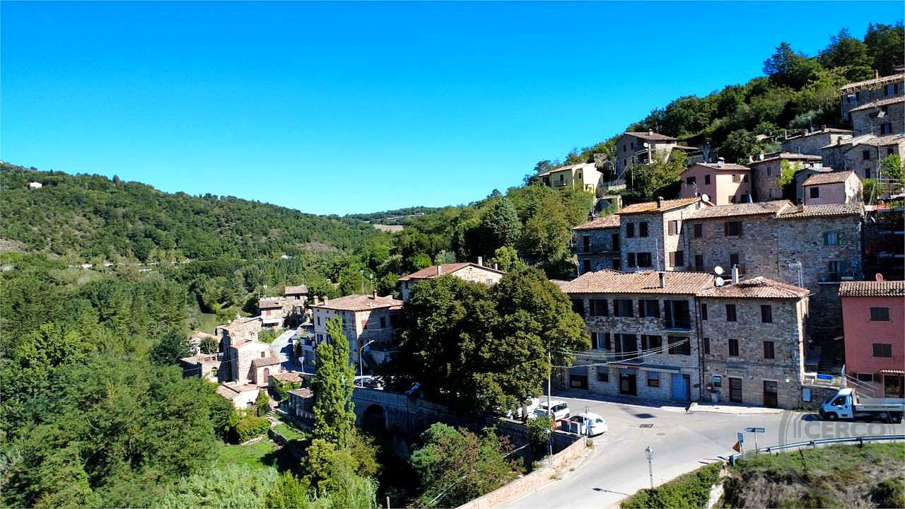 TODI - PONTECUTI - AMPIO CIELOTERRA CON GIARDINO PRIVATO