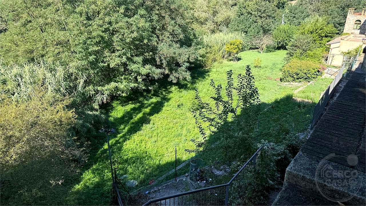 TODI - PONTECUTI - AMPIO CIELOTERRA CON GIARDINO PRIVATO