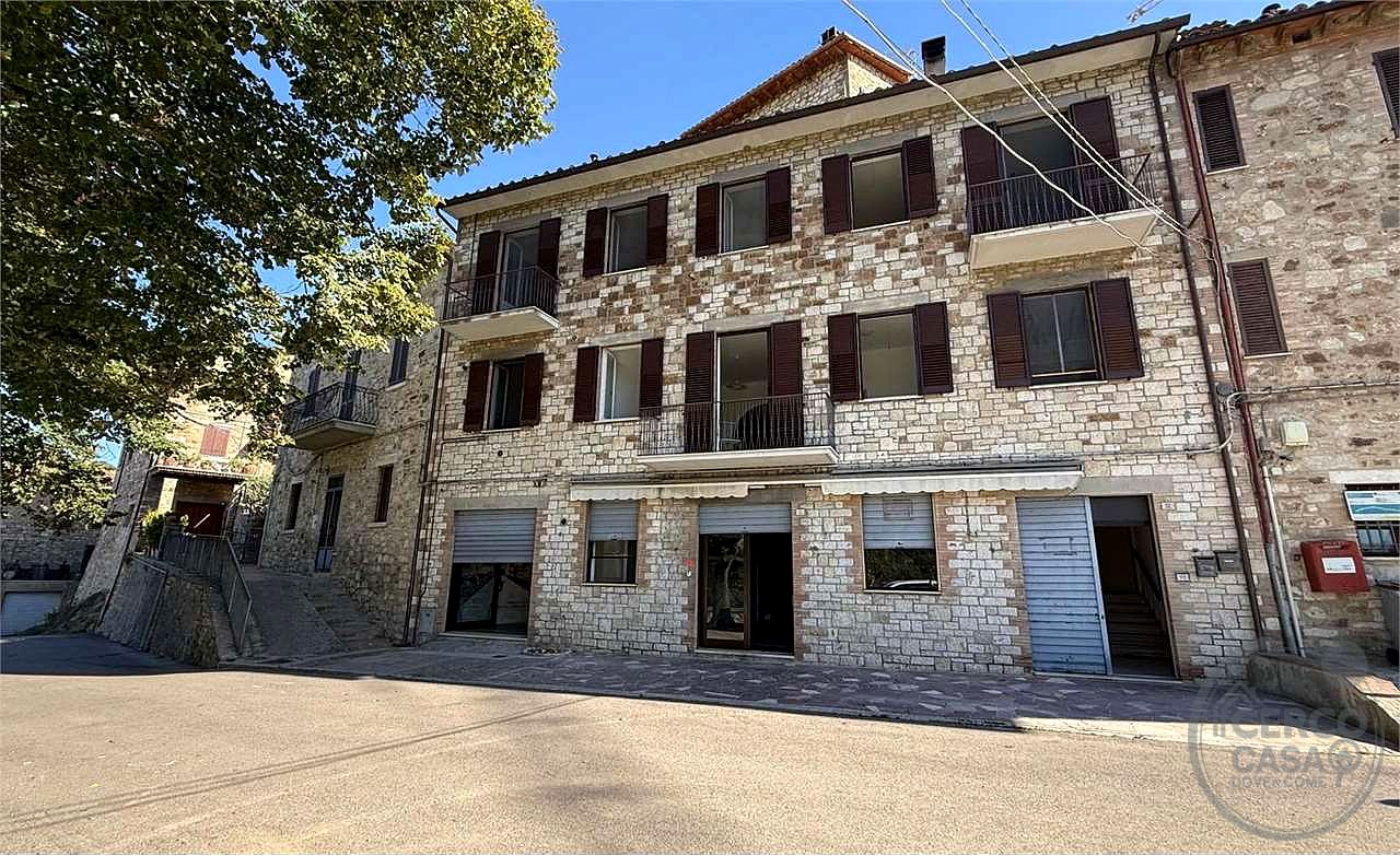 TODI - PONTECUTI - AMPIO CIELOTERRA CON GIARDINO PRIVATO