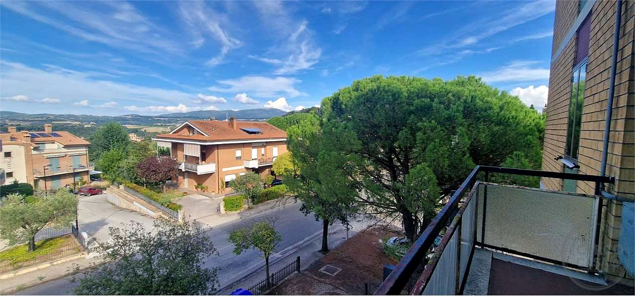 TODI - LOC. CAPPUCCINI - APPARTAMENTO AL SECONDO PIANO