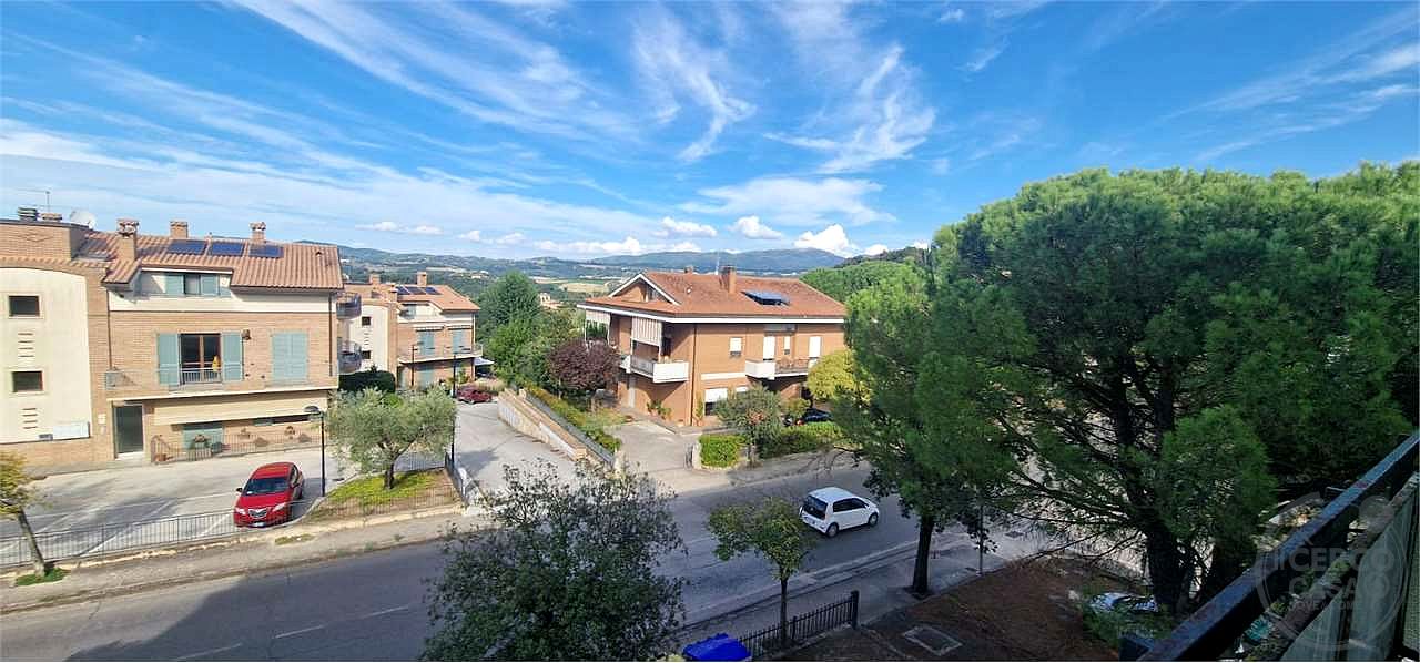 TODI - LOC. CAPPUCCINI - APPARTAMENTO AL SECONDO PIANO
