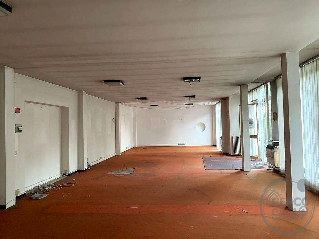 Affittiamo negozio 135 mq fronte strada