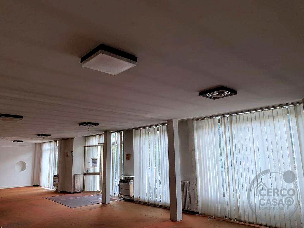 Affittiamo negozio 135 mq fronte strada
