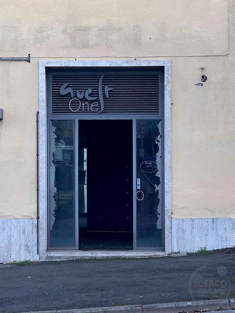 Affittiamo negozio 40 mq fronte starda