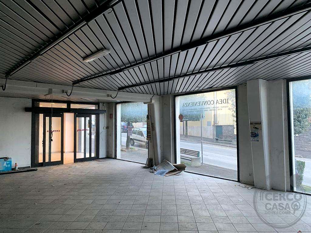 Vendiamo negozio 330 mq fronte strada